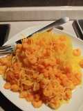 Spaghetti di konjac shirataki allo zafferano con gamberetti