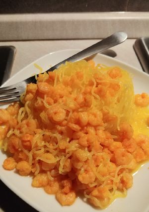 Foto di Spaghetti di konjac shirataki allo zafferano con gamberetti
