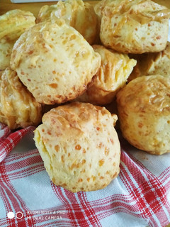 Kukoricás lisztes, sajtos pogácsa recept fotója