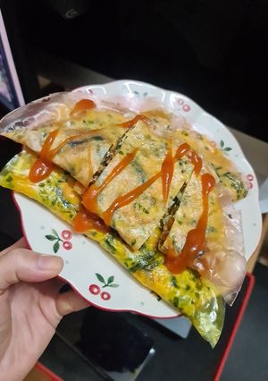 Hình của món Bánh tráng nướng tại nhà 🍕.