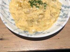 Une photo de Oeufs brouillés aux pommes de terre