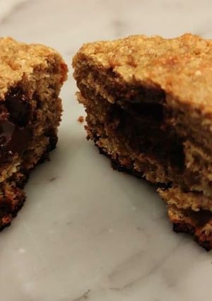 Una foto de Muffins ligeros de banana con corazón de chocolate