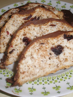 Fügés-mazsolás fehér püspökkenyér recept fotója