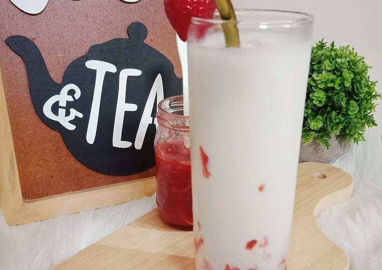 Bagaimana Membuat Korean Strawberry Milk Anti Gagal