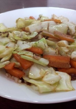 A picture of Crispy Cabbage salad.