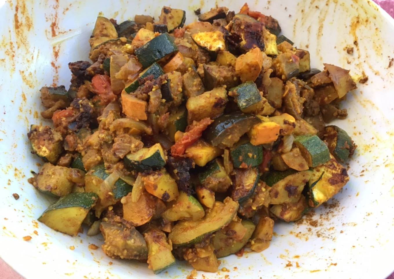 Légumes du jardin à l'agneau,oignon rouge et épices