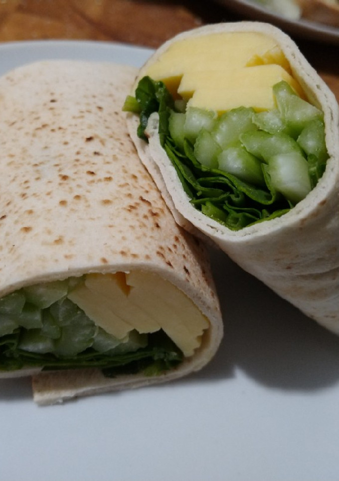 Una foto de Wrap de verduras con queso