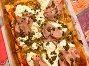 Una foto de pizza mortadela