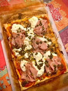 Una foto de Pizza Mortadella y Burrata
