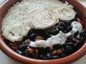 Una foto de feijoada sin carne