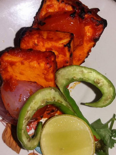 પનીર ટિકકા ડ્રાય(paneer tikka dry recipe in gujarati) રેસીપી મુખ્ય ફોટો
