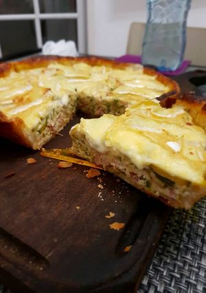Una foto de Tarta de zucchini y queso brie con panceta
