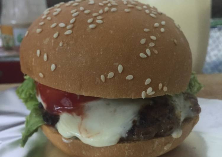 Cách Làm Món Bánh Hamburger ngon như ngoài hàng ! của Hoàng Ka - Cookpad