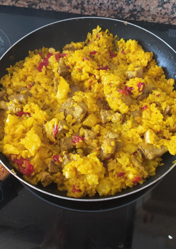 Una foto de Arroz con costillas de cerdo y coliflor