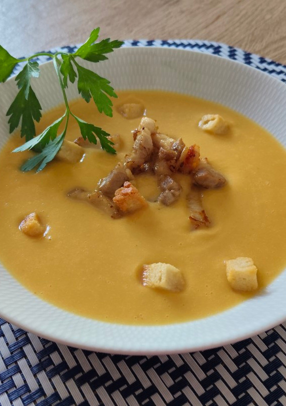 Una foto de Crema de garbanzos con panceta