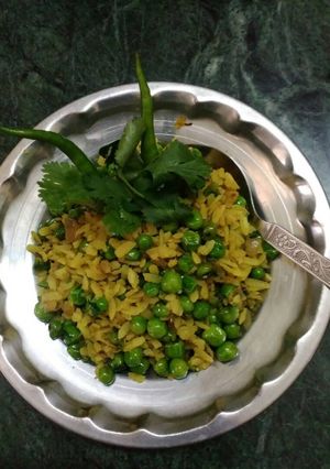 बनारसी स्टाइल चुरा मटर (Banarasi style chura matar recipe in hindi) रेसिपी मुख्य फोटो