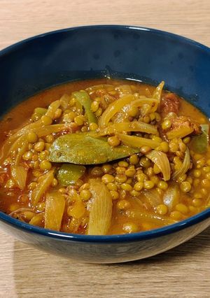 Una foto de Lentejas entomatadas