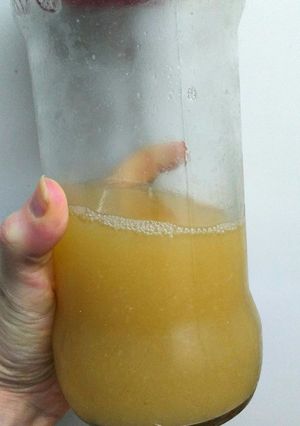 Una foto de Aquafaba sin conservantes (sustituto de claras de huevo a base de agua de cocción de garbanzo)
