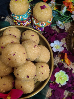 तिल मावा लड्डू (til mawa laddu recipe in Hindi) रेसिपी मुख्य फोटो