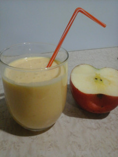 Una foto de Batido de caqui persimon con manzana