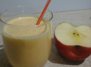 Una foto de Batido de caqui persimon con manzana