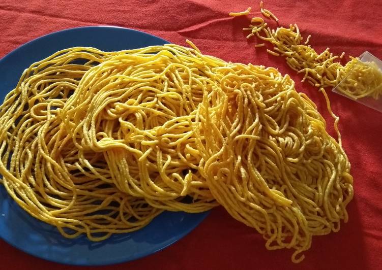 How to Make Super Quick Homemade Tomato Sev