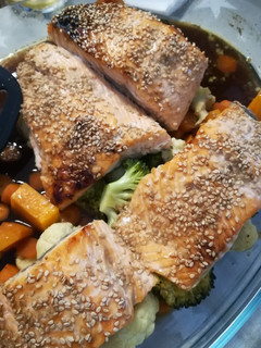 Una foto de Salmón teriyaki