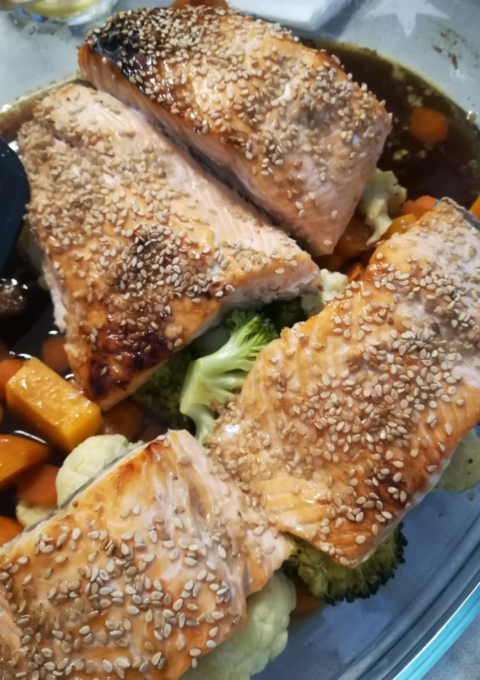 Una foto de Salmón teriyaki