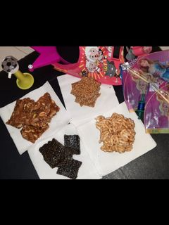 ચીક્કી (Chikki Recipe In Gujarati) રેસીપી મુખ્ય ફોટો