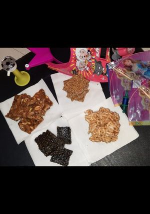 ચીક્કી (Chikki Recipe In Gujarati) રેસીપી મુખ્ય ફોટો