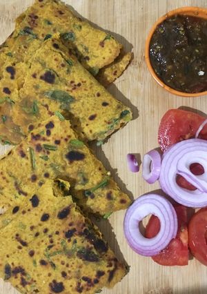 થેપલા (Thepla Recipe in Gujarati) રેસીપી મુખ્ય ફોટો