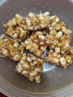 A picture of Hallaka kobo(Indian groundnuts jaggery sweet).