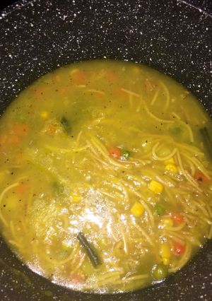 صورة لوصفة شوربه خضار بالشعريه 🍲