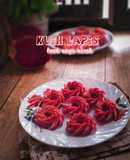 Kuih lapis buah naga merah