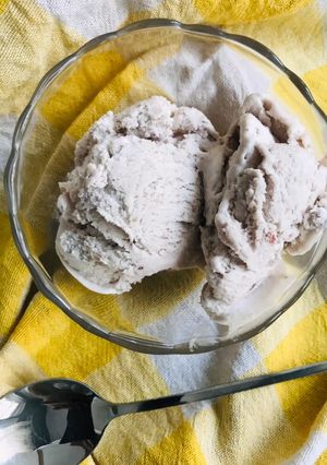 A picture of Jam Ice cream.