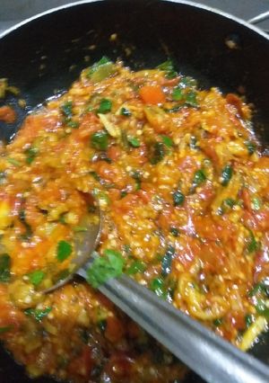 રીંગણા નો ઓળો (Ringan Oro Recipe In Gujarati) રેસીપી મુખ્ય ફોટો