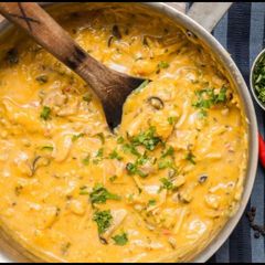 A picture of Coconut chicken curry.