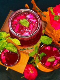 रोज़ सब्जा ड्रिंक (rose sabza drink recipe in Hindi) रेसिपी मुख्य फोटो