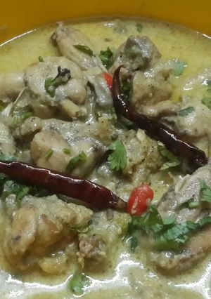A picture of Chicken Rezala.