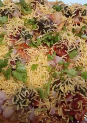 A picture of Sev puri.