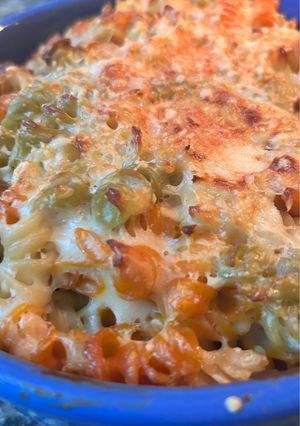 Una foto de Pastas: Gratinado de fideos tirabuzón con salsa bechamel/salsa blanca