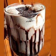 A picture of Oreo milk shake.