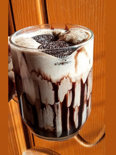 A picture of Oreo milk shake.
