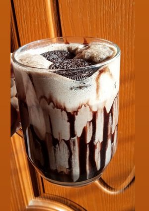 A picture of Oreo milk shake.