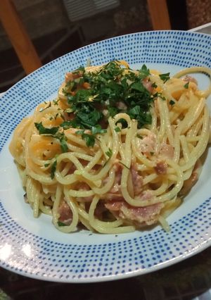 Una foto de Espaguetis carbonara receta tradicional