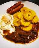 Bistec picado a lo macho con patacones