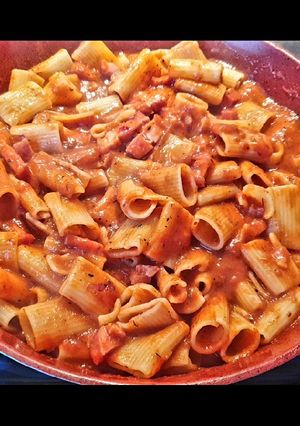 O poză a rețetei Paste Rigatoni cu bacon și sos de legume.