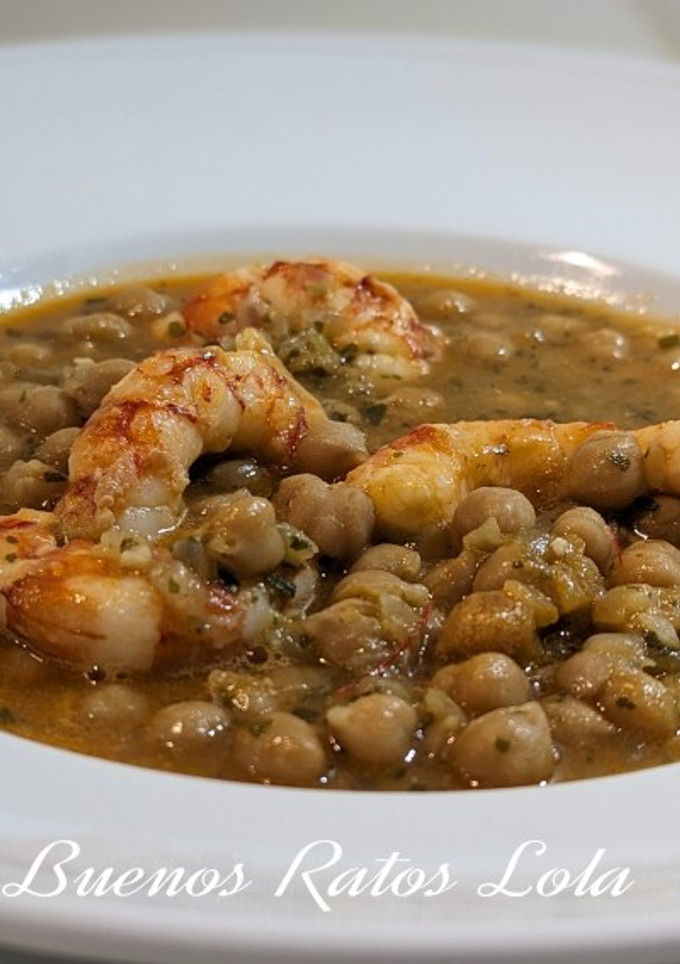 Una foto de Garbanzos con gambones... Otra manera de comer esta legumbre. Los garbanzos los he cocido en lenta