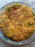 Tortilla de patatas, cebolleta y pimientos