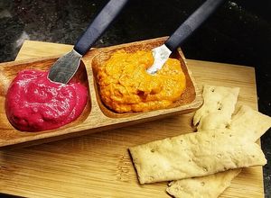 Una foto de Dips o mayonesas de Remolacha y zanahoria
